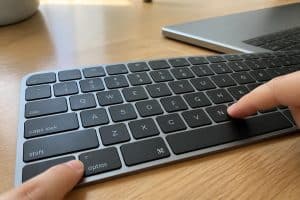 découvrez comment taper le symbole tilde (~) et les caractères associés sur mac avec des astuces simples et rapides.